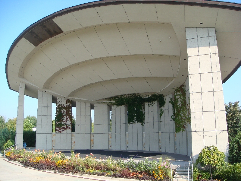 Western Michigan [2009] 222.JPG - Scenes from Frederik Meijer Gardens & Sculpture Park.